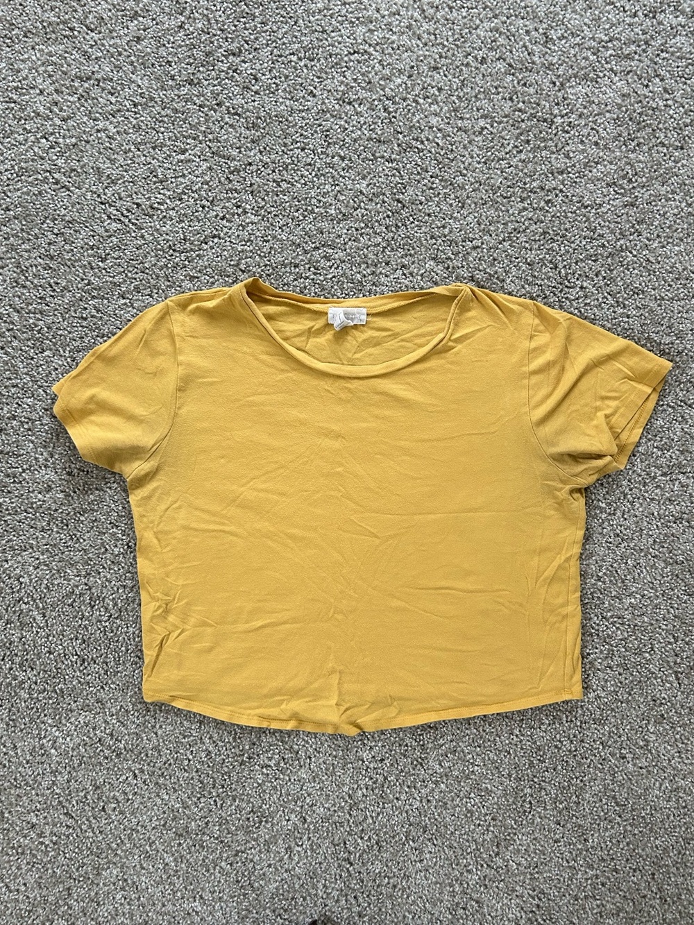 yellow cropped tee